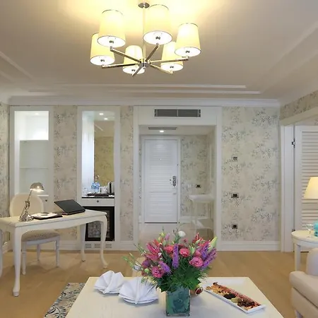 Latanya Hotel 5*