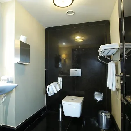 Latanya 5*